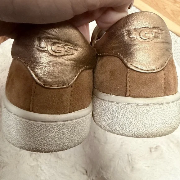 UGG women’s Tan Suede Loafers - Picture 2 of 3